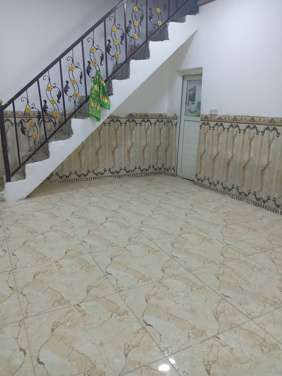 يالله بيع مستعجل 
 بيت للبيع المساحة 120م طابو زراعي سند 25
البيت جدا مرتب
كافة الخدمات موجوده
السعر 48 
موقع جدا ممتاز كربلاء طويريج حي الجمعيه 
للاستفسار اكثر مراجعة مكتب ابو فهد في حي الجمعيه مجاور باب مجمع الملاعب او الاتصال على الرقم ابو فهد ***********
***********
