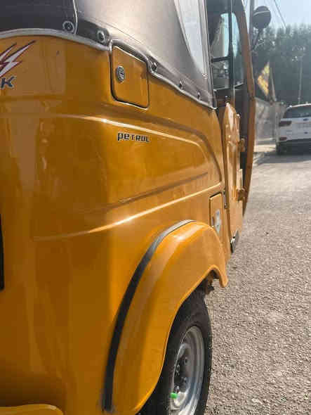 السلام عليكم تكتك موديل 2022 كفالة عامة ما عدا خياسات معمرة مكينة مكفولة ما مفتوحة تخم تاير جبلي رقم وسنوية بأسمي كهربائيات كلها شغالة بدون غراض أبيع٠
السعر: 9,500مليون
المكان: بغداد الكمالية شارع المصرف
للأتصال:***********
