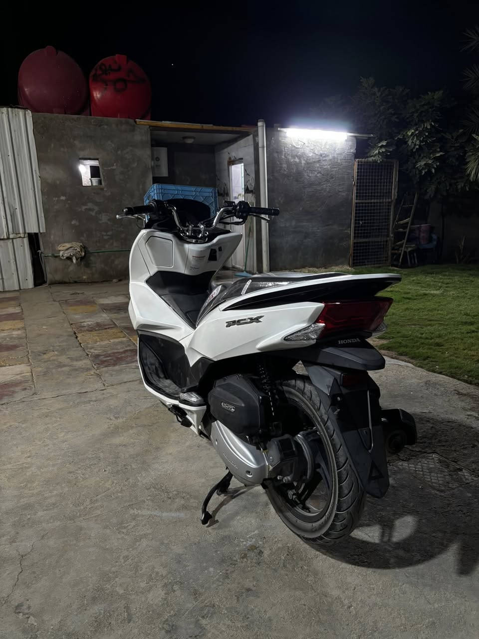 دراجة pcx  ياباني للبيع دراجه نضيفه مصار شهرين من طالعة ماشيه16 الف كلشي شغال كهربائيات وحساسات مكانها الحله سعر خاص وهذا رقمي***********
