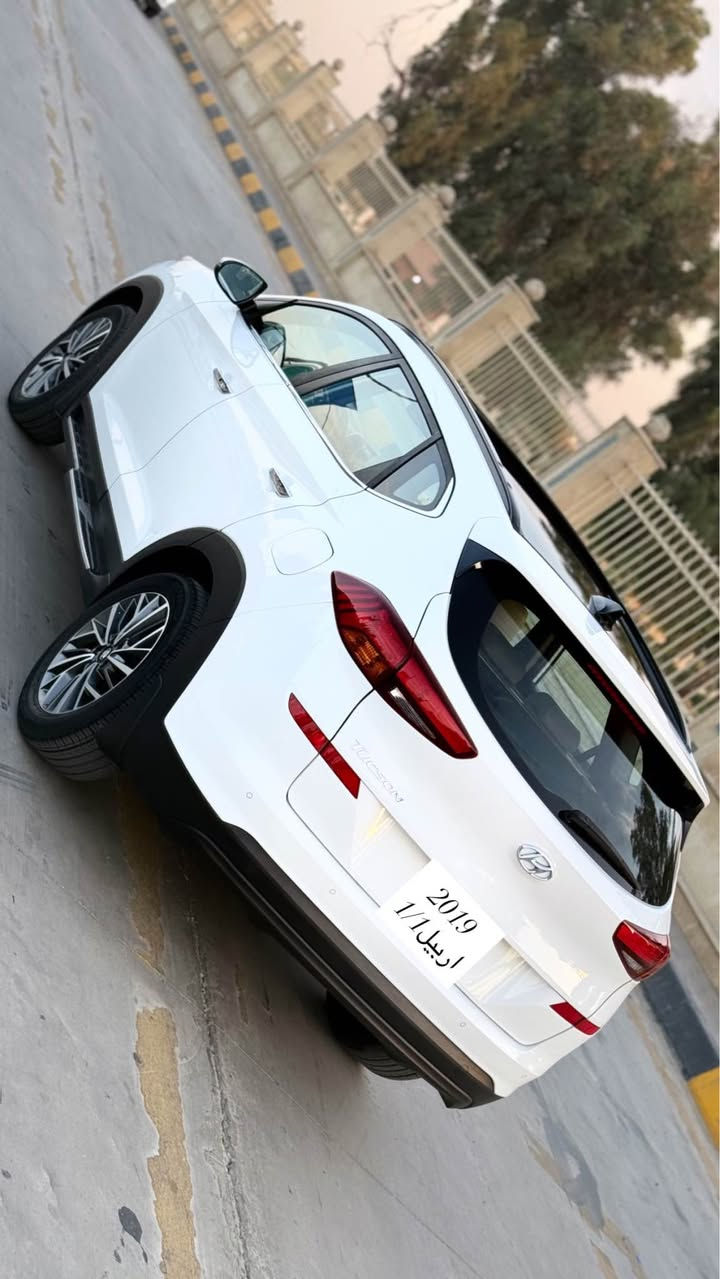 🛑 تكسون 2019 فول موصفات 
🛑كوري اصلي شركة القاصد
🛑بصمة تشغيل ابواب وصندوك بصمة .
🛑بانورما.
🛑شاشة كبيرة.
🛑عداد المشي 55km حقيقي🔥
🛑كاميره امامية خلفية دوارة.
🛑حساسات امامية خلفية
🛑كشن  عسلي داخل عسلي واسود.
🛑تحكمات ستيرن 4 جهات فول.
🛑ثلاث وضعيات قيادة (ايكو-سبورت-سمارت).
🛑مثبت سرعة ذكي ( التحذير عند مغادرة المسار ).
🛑بدون كيبل يربط التلفون واير ليس و GPS.
🛑ويل كب 18 مميز لمتد
🛑مري شفط
🛑هنبريك برجل
🛑المراية الجانبية كهرباء.
🛑اضواء ترحيب عند الاقتراب.
🛑لايت زينون  بك لايت ليد متصل وسكنات لد.
🛑كير اوتماتيك وعادي.
🛑مانع انزلاق نظام التركشن.
🛑تبريد شاشة دبل فريز  منفصل ثلج.
🛑يدات نيكل.
🛑بك لايت ليد.
🛑تبريد قطعتين
🛑كشنين الاماميات كهرباء.
🛑شحن وايرليس
🛑تدعم نظام الابل كار بلي والاندرويد  بدون كيبل 
🛑يربط التلفون واير ليس و GPS  
🛑السيارة بعد بيها هواي مواصفات.
🛑السيارة شرط  التحويل.
🛑اشاير بلمراية.
🛑السيارة جديدة وجاهزة بدون مصرف
🛑 بدون ملاحظات ولابخصات ولا اي شي جاهزة💯
🛑مكان السيارة/ ((الموصل معرض الاندلس))
🛑الشراي يتصل على الارقام :-
-***********-***********-*********** موصل, نينوى
