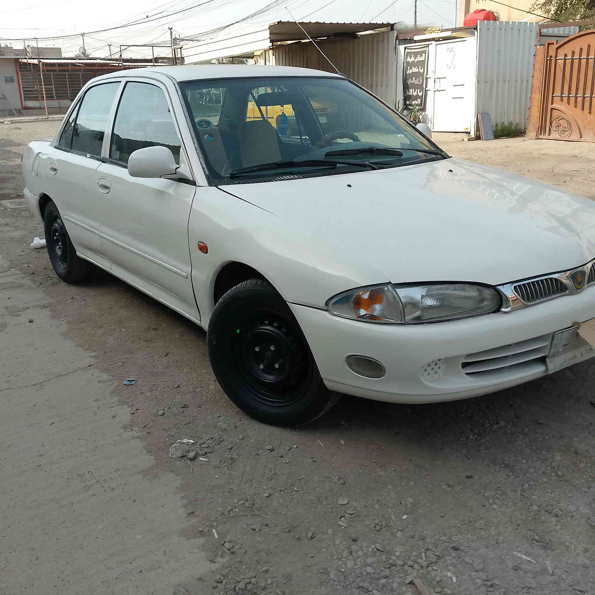 السلام عليكم بروتون ويرا شركة العامه موديل 2001سياره حلوه كير اوتوماتيك تخم تايرجديد السعر 44وبيها مجال بسيط مكاني البياع ***********
