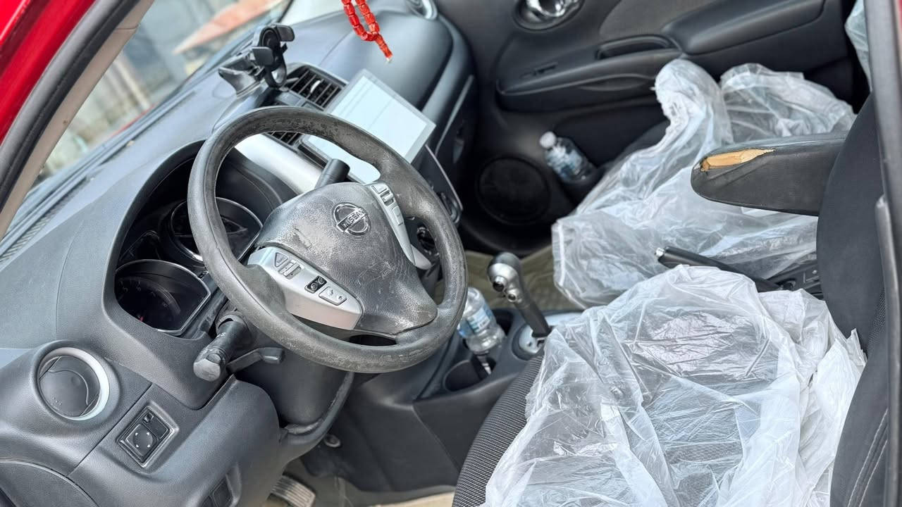 نيسان فيرسا 2015
السياره مصبوغه عام اثر حادث امامي بدون دواخل 
رقم بغداد باسمي شرط التحويل 
كير مكينه لوك وعلفحص 
تخم تاير 
ماشيه 100
سعرها 75 بيها شي بسيط 
مكاني بغداد التاجي 
***********

مكاني التاجي
