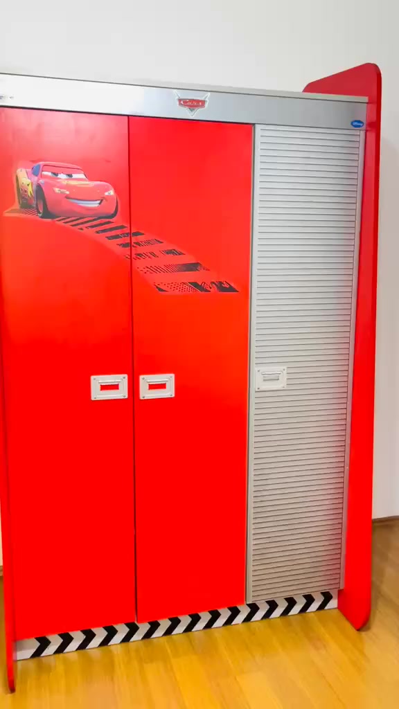 السلام عليكم 
ملحقات غرفه طفل (كنتور وميز ومجراات)


**إذا كنت صاحب هذا الإعلان وتريد حذفه لأي سبب، رجاءا أرسل رسالة إلى الدعم الفني**