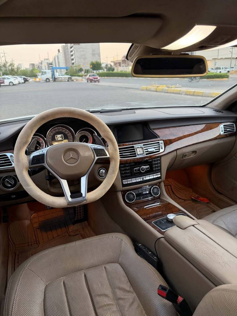 مرسيدس CLS 350
موديل ٢٠١٢ خةليجي 
١٤٠ هةزار كيلومتر رويشتوة 
مةكينة ٦ پستن  نةكرايتةوة  

سبوغ ٢ پارچة و نيو سبوغة  
بي داخلي بي ارباك 

سةيارةكة هيچ مةسرةفي تيدا نيية 
(گير  مةكينة  تةبريد  كارةبايات) بةشةرت زور مةزبوتة 

غرامة 800 دولاري لةسةرة دةگةرينمةوة
تةحويل بةشةرت  
سعر ١٧٤ ورةقة و مجال 
هةولير 
*********** أربيل, العراق
