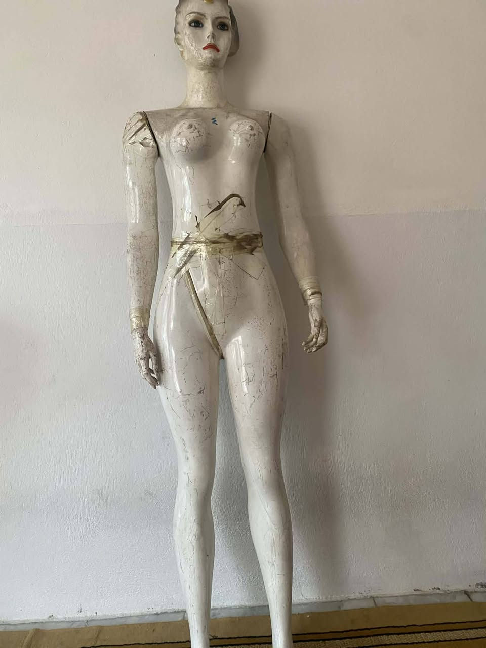 السلام عليكم اغراض للبيع للاستفسار الاتصال على الرقم ***********
