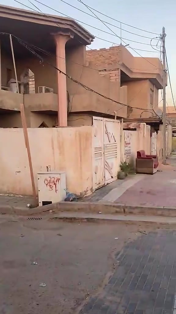 السلام عليكم بيت للبيع المساحه 150 متر البيت الي بصفه هم للبيع مساحته 150 يعني الي يريد واحد او ثنين يصيرن 300 لان اكو يسوو مشروع اكبر او استثمار الموقع تجاري موقعه كربلاء مهندسين سيف سعد قرب النافوره الكوثر ع شارع عام وفرع ركن صاير طابو صرف رقم الاستفسار ***********
