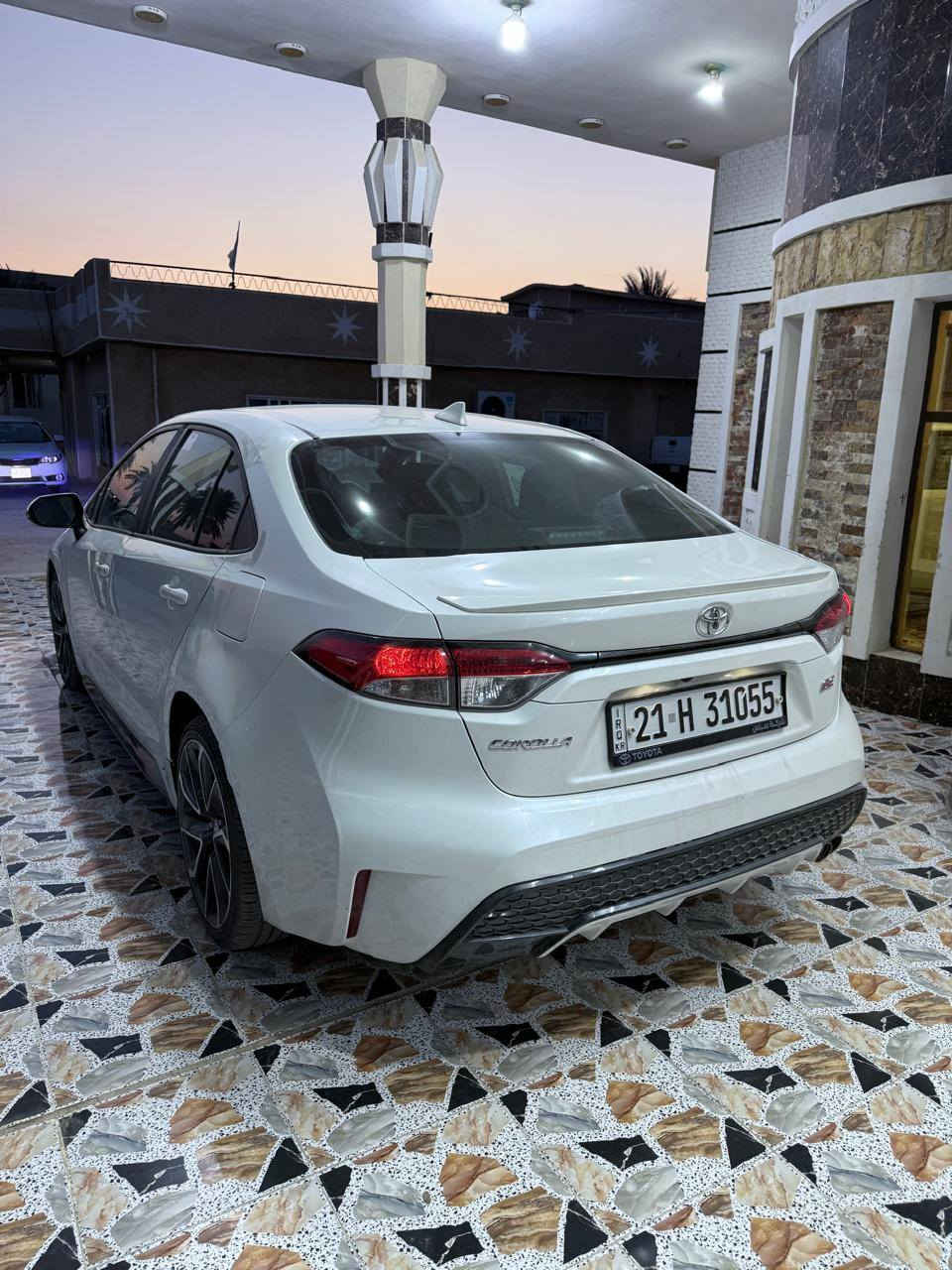 سلام عليكم 
كورلاء موديل 2020 رقم سليمانيه بسمي سنويه مجدده وهزه جديده
TOYOTA COROLLA SE
حجم المحرك : 4 سلندر 2.0
المواصفات .
رادار 
يايدبريك كهرباي 
سبوت 
تحكم ستيرن 
كامره 
حساسات 
الباقي المواصات معروفه 
سياره جديد مال جني 
تخم تاير 
حادثها بس صبغ نفس القطع مرجعات  
مكان سياره بغداد المدائن 
***********
