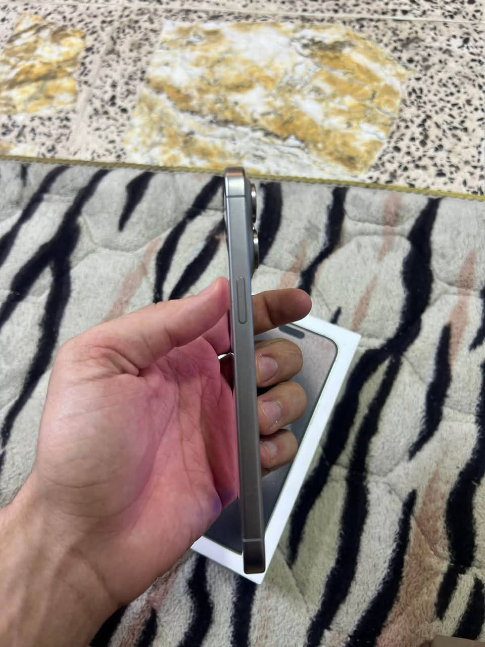 ١٥ برو ماكس ماستر ملحقات كامله ٢٥٦ بطاريه ٨٤ نضيف جداً كله مكفول آخر جديد مكاني بغداد بياع *********** 
سعره ٩٢٠ الف بي مجال قليل
