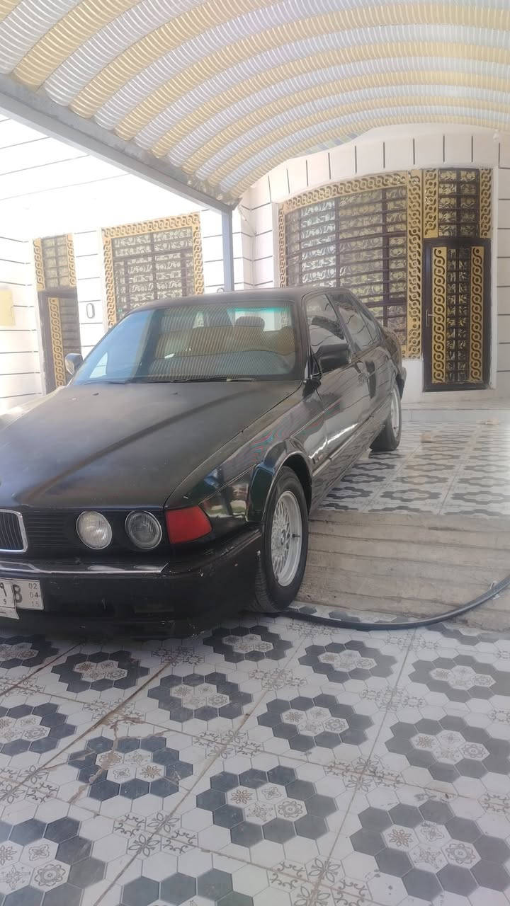 السلام عليكم للبيع بي ام موديل 91 سياره كير محرك تبريد شغال تخم تاير ويل مكان بابل ***********
