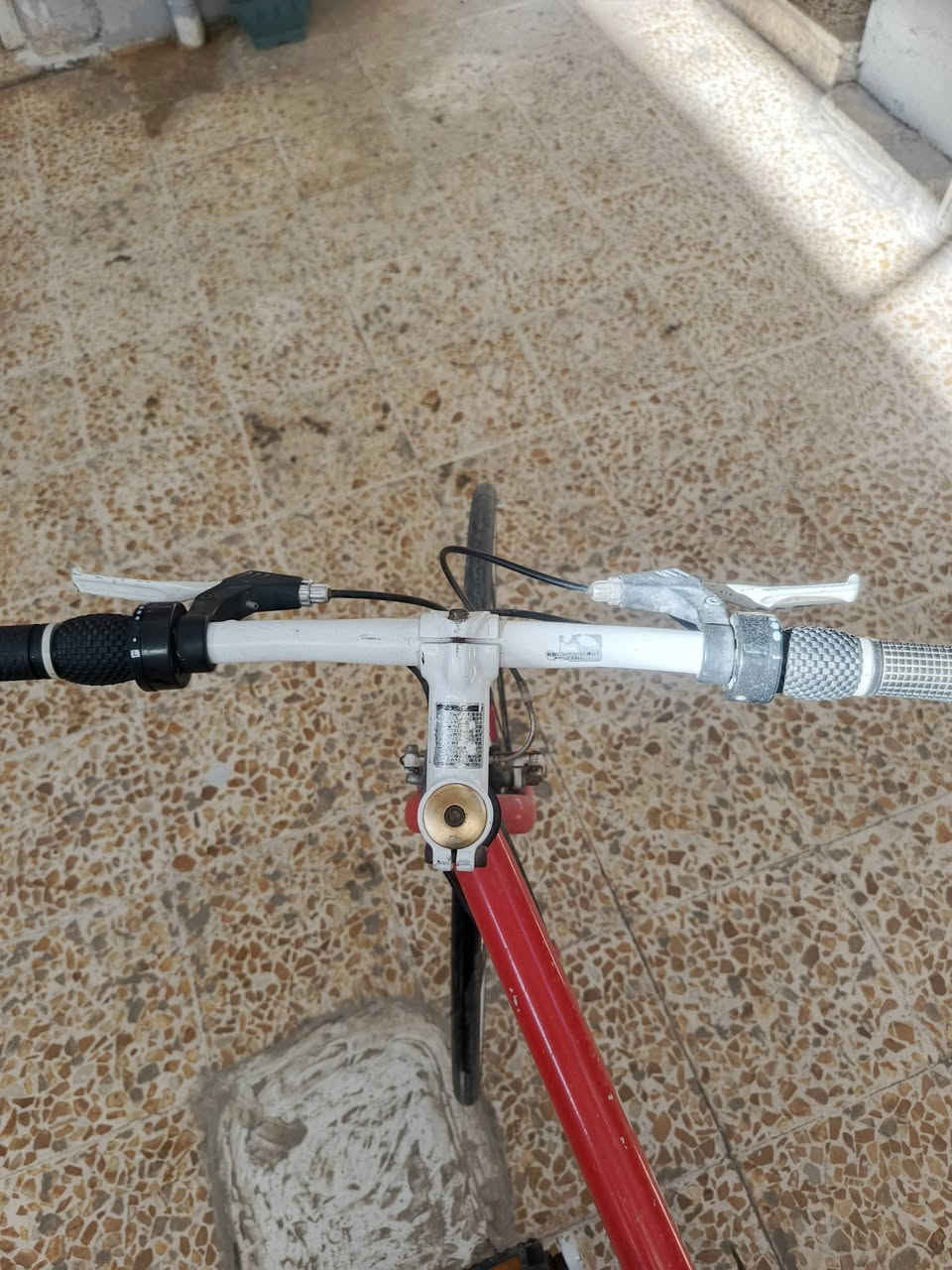 بايسكل للبيع مال سباق و رحاله نضيف وكيوره وسطابات كلها شغاله خفيف بحيث بصبع واحد تكدر ترفعه ادفع سعرك


**إذا كنت صاحب هذا الإعلان وتريد حذفه لأي سبب، رجاءا أرسل رسالة إلى الدعم الفني**