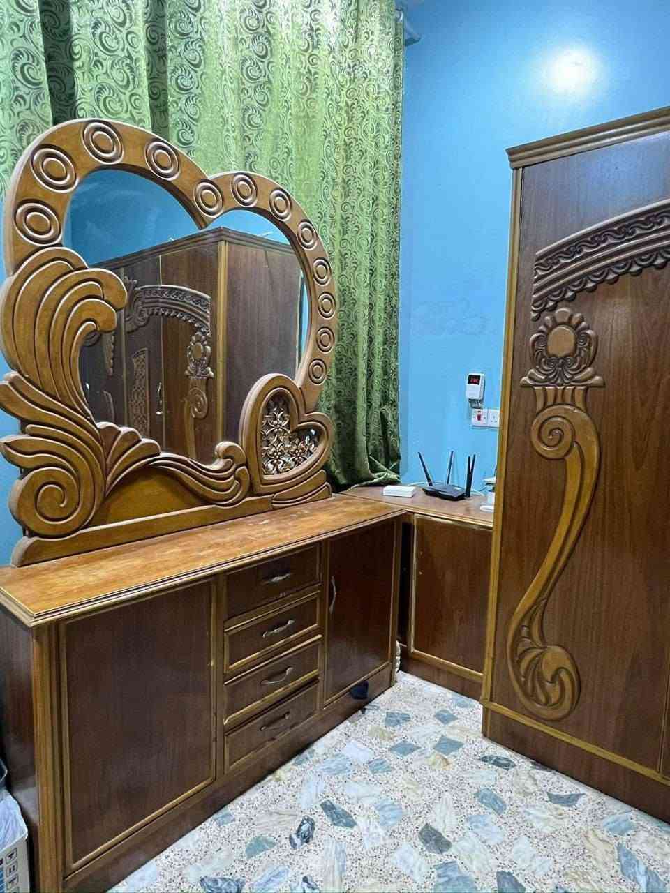 السلام عليكم غرفة كاملة مع جميع ملحقاتها بسعر 500الف وبيه مجال الي يريد يستفسر عن الغرفة الاتصال على الرقم *********** المكان الخاچية اقرب نقطة دالة مفروشات بيت شمران الفرع الاول مقابل مركز طب الاسنان
