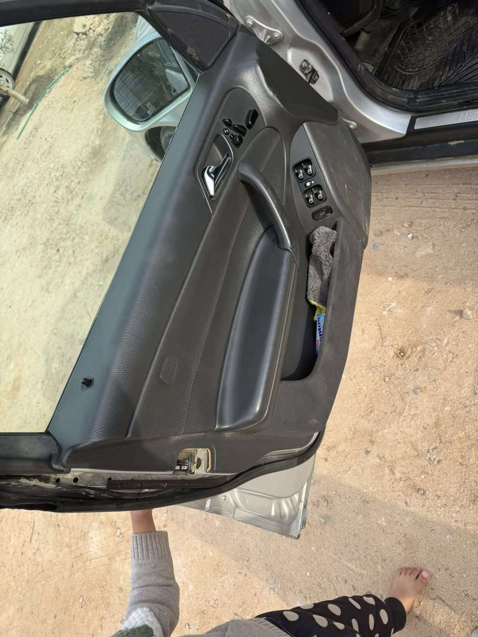 سلام عليكم للبيع موديل 2000مكينه كير حداديه جدد صبغ عام سياره جاهزه مكان سياره بكربلاء ***********
