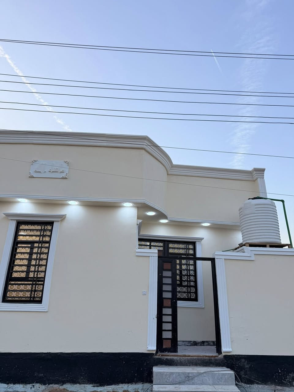 #سلام عليكم وسعد الله أوقاتكم ⁉️🤩 

#دار سكن للبيع بناء حديث 😍 

#المساحه 130 متر ركن 
#وعلى شارع تبليط 10 متر  و كافه الخدمات متوفره 

#يحتوي البيت على غرفتين نوم سويت و ديوان 
#و صاله 
و مناور 
و مطبخ 
و صحيات داخلي و خارجي بيت يخبل ماشاءالله 

#العنوان ببو الخصيب  منطقه كوت الحمداني على شارع تبليط 10 متر موقع راقي قريب على المحكمه

طابو صرف زراعي بأسم عراقي نموذج 25 راعي لارض موجود نفس 
المنطقه 

السعر 85 و قابل للتفاوض 
للاستفسار ***********
