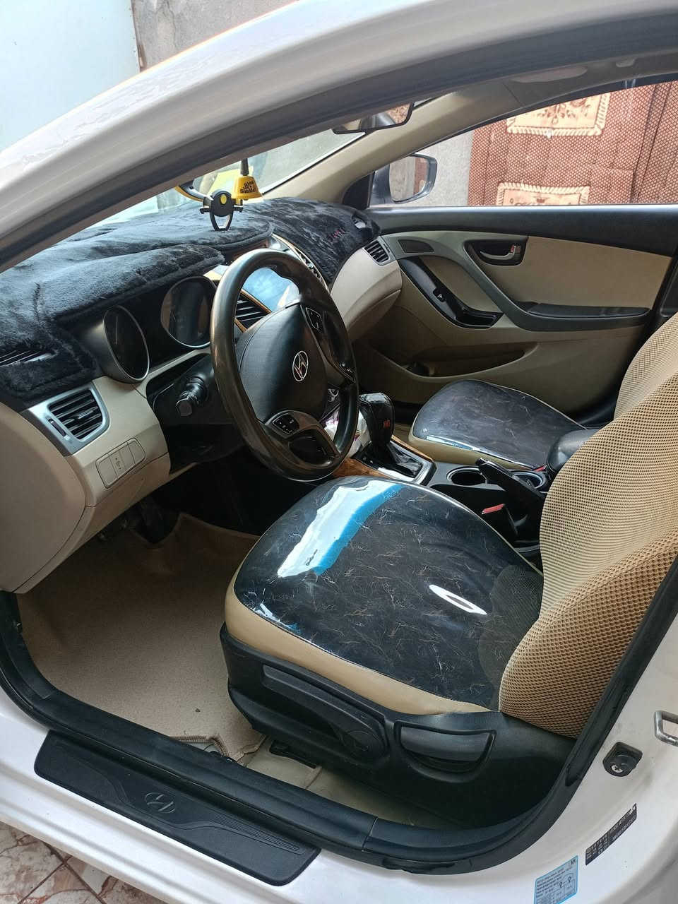 سلام عليكم النترا موديل 2015خليجي  مكفول من ظربه وصبغ سياره جاهز من مكينة وكير وحداديه وتبريد وتخم تاير رقم بابل نكليزي السعر 128وبيه مجال قليل العنوان حله ***********
