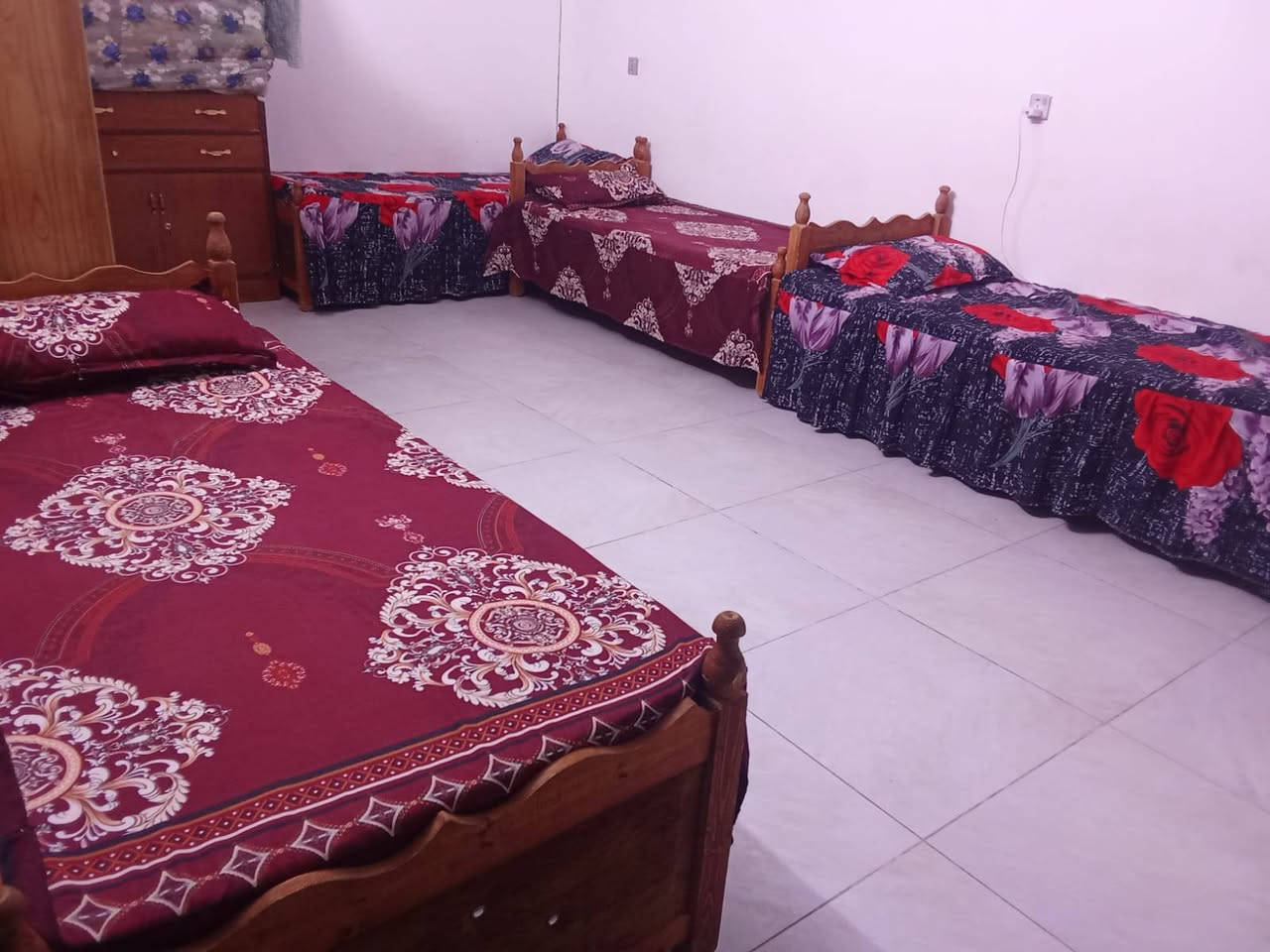 السلام عليكم عندي غراض بيت للبيع نضيفه كلش مابيهة ضرر ليريد يتصل ع هذا رقم ***********
