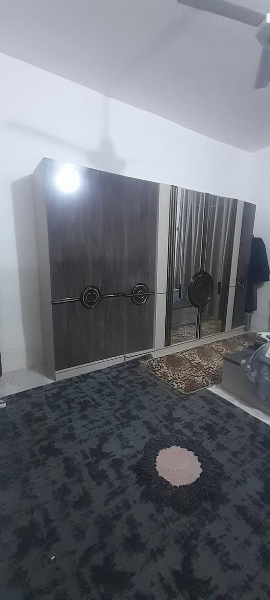 السلام عليكم بيت داخل العلم صلاح الدين حي الجمعيه طابو ملك صرف اسند 2026 تحويل مباشر
على شارعين ٣٠ مباشر ركن البيت حي الجمعيه 5 غرف نوم هول ربعه مطبخ حار بأرب. موزع داخلي 3 مجمع صحيات بل طابق الثاني وجوه بل بيت وخارجي حدايق داخل وخارج المساحه بل طابو 250 و250 خارج السند اي المساحه الكليه 500 معا الكاونتر معا 5 سبالت معا 5 بردات المكان تجاري وراقي معا هذا الكاونتر معا ثنين غرفه نوم معا 5 سبالت هاي كلها تبقه بل بيت هديه
 والسعر  السعر 150 وبي طكه مجال ***********
