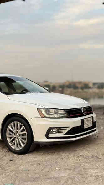 سلام عليكم 
جيتا 2016 SEL فول مواصفات 
مكينه 1.800 تيربو 
كير مكينه مكفولات 
داخل بيجي كشن تدفئه 
رادارات جانبي خلفي امامي 
ماسحات اوتو 
ليتات داينمك متحرك 
فتحت سقف 
ويل اصلي 17 تخم تاير جديد 
السياره عليها دعاميه GLI 
لد داخلي متحرك 14 قطعه 
حادث السياره هلال الجاملغ الخلفي او باب خلفيه مصبوغات  او بيها 3 قطع بارد بيها ايرباك فقط البرده اليمنه 
رقم بغداد مميز 
باقي السياره مكفول نقص السياره بس صدر امامي 
السعر 142 وبيها مجال 
مكان السياره بغداد الكرخ 
رقم ***********
