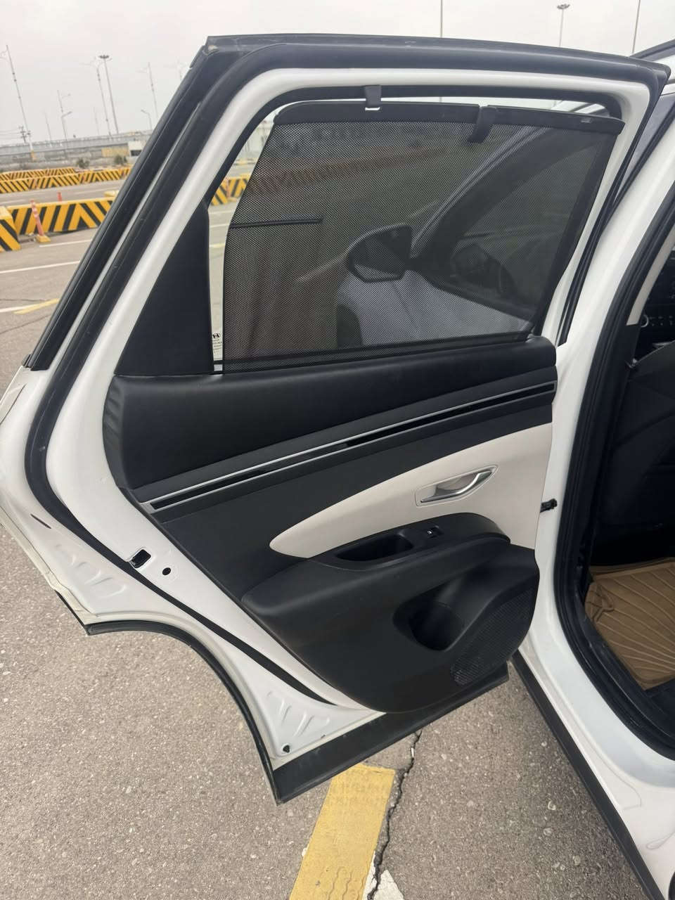 السلام عليكم توسان 2023 خليجي مكفوله من الضربه والصبغ والتبديل بيها طخات ثنين صغار موضحات وشخطين خفيفات رقم بصره الجديد نص فول بصمه دخول ذكي حساسات امامي خلفي شاشه كبيره داخل اسود مكينه 2000 ماشيه 49 الف كيلو متر جاهزه اي نقص مابيها مكاني ميسان العماره السعر 200$ وبيها مجال للاستفسار اكثر 
***********
