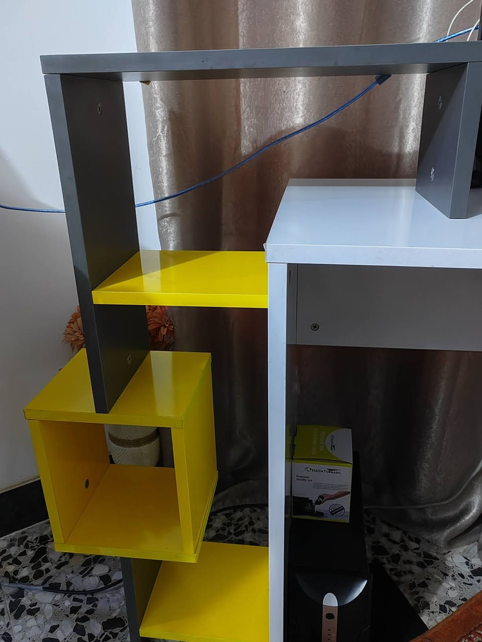 ميز +كرسي السعر 80 الف وبيهم مجال بغدادالجديده ***********
