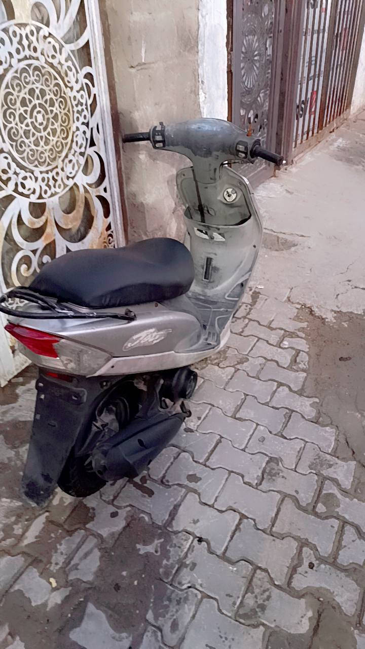 سلام عليكم دراجة منغولي 120 للبيع او مراوس دراجة كاملة مكينة خرسة بلادي كفرات اصلية حطيت صورة مكينة بل منشور  كهربائيات دراجة نقصة بس راجز مال سلف فقط 425 بيعة مجال قليل المكان دورة المكانيك هاذة رقمي *********** بي وتساب
