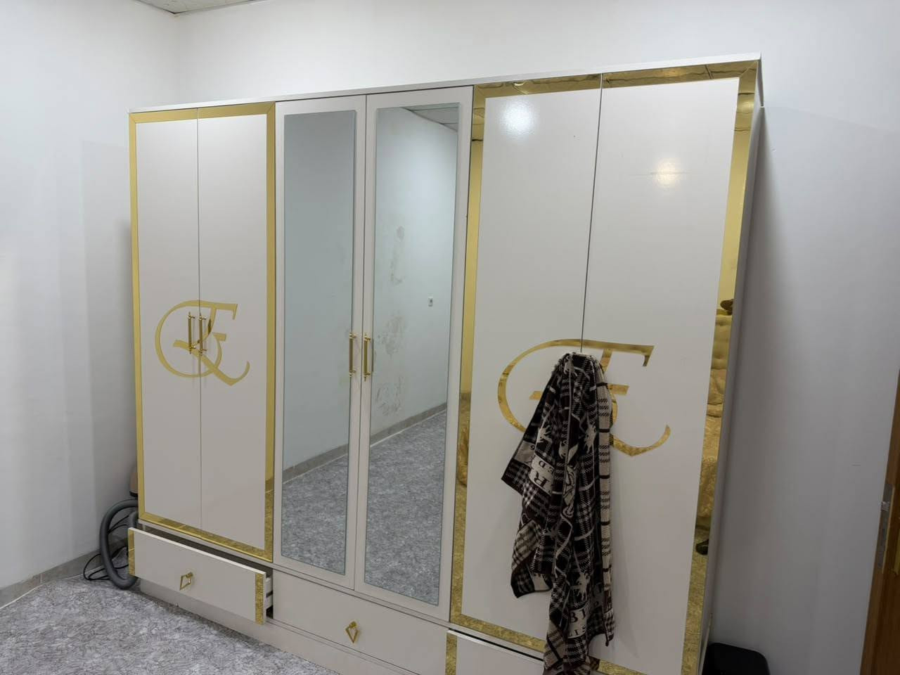 غرفه نوم جديده مامستخدم بس مشدود ويا دوشك تواصلو وياي الرقم
‏‪***********‬‏
