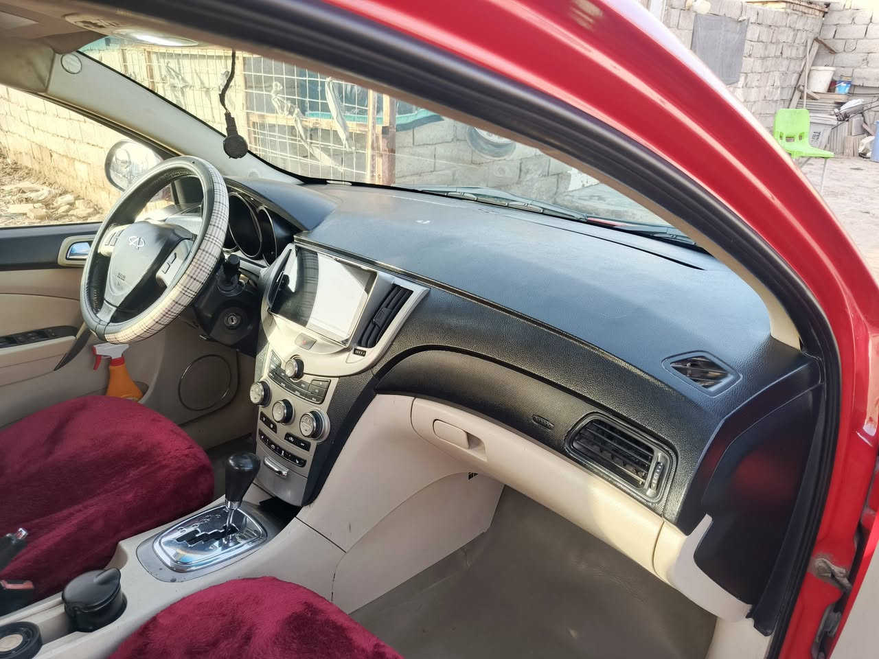 السلام عليكم ورحمه الله وبركاته 
شيري A3 موديل 2013 باسمي تحويل  محرك جديد كير تمام حدادية 80% بدي مكفول من الضربة بيه مكانات صبغ تبريد شغال كل كهربائياته شغاله  للبيع بسعر 50 وبيه مجال قليل للاستفسار الاتصال او ارسال واتساب ***********
