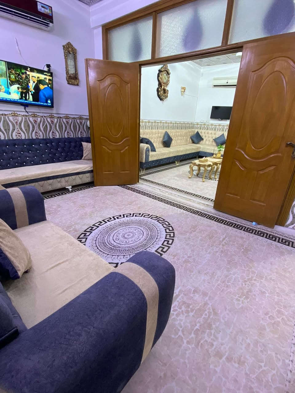 دار للبيع ١٠٠ متر طابقين سند ٢٥شارع ابو طالب يبعد عن الامام كيلو ونص بالسياره خمس دقايق رقم صاحب الدار ***********
