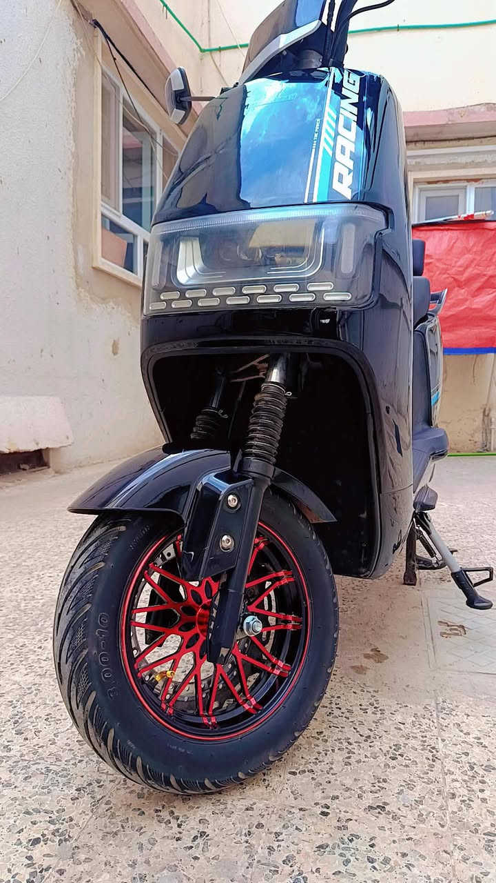 السلام عليكم ماطور للبيع كل شيء ما بيه مبدل تايه خلف وبينه جلخه خفيفه ار اربعه قيرف دبس سكريته 2025 الماطور مضبوط 100% رقم الهاتف السعر ب 800 وبينه مجال بسيط ***********📞
