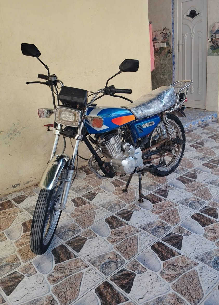 السلام عليكم
دراجة سيفان 2020 أوراق كامله، للبيع السعر 375 وبيها مجال المكان ديالى شهربان ***********
