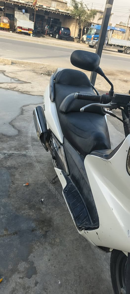 السلام عليكم سلفر ونج 400مكينه ما مفتوحه كهربايات كلها شغاله السعر مليون وبيها مجال الشراي يتصل ***********5 بغداد العبيدي
