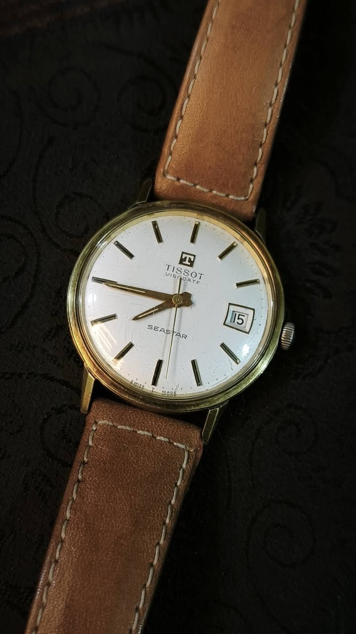 تيسوت (TISSOT) 
سويسري قديم،
حركة ميكانيكية يدوية (تكويك)
التفاصيل واضحة بالصور

للطلب والإستفسار:
تواصلوا معنا على الخاص
أو على الرقم: ***********
(الواتساب مثبّت في الصفحة)
أو على التليجرام:  @drwatchee
