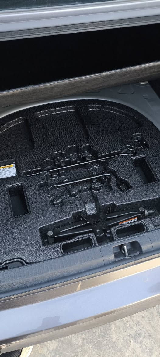 السلام عليكم اخواني الأعزاء.....
كاميري موديل 2024 رقم دهوك الدولي وارد أمريكي  جاهزه من كلشي ضررها الجامرلغ الأيمن مبدل بدون دواخل...  كير محرك 4 سلندر وصدر جديد تخم تاير سيارة احلى من الصور كلشي موضح بالصور مع السونار باسمي تحويل ثاني يوم في عقره السعر 225 ورقه وبيها مجال حك الجيه متواجد بالفيس رقم الهاتف ***********
