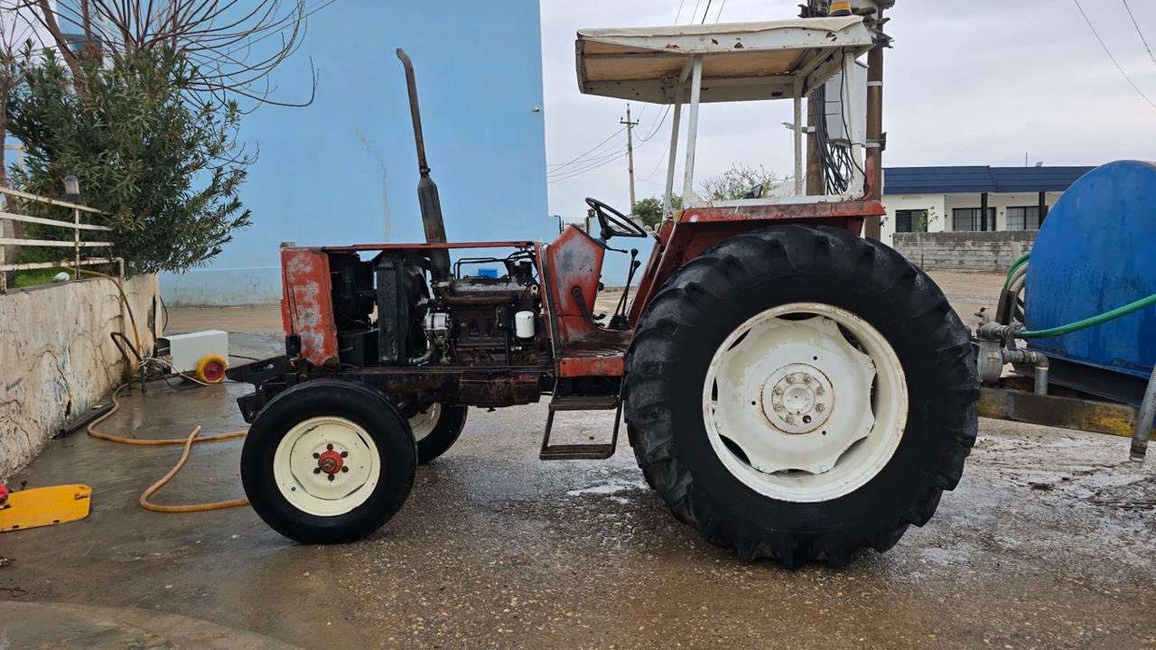 فیات ٧٨٠
***********
رەقەم و سەنەوی 
مەکینەی تۆزەک بوخاری هەییە
گێر و ئەکسل بە شەرت
شوێن هەولێر
