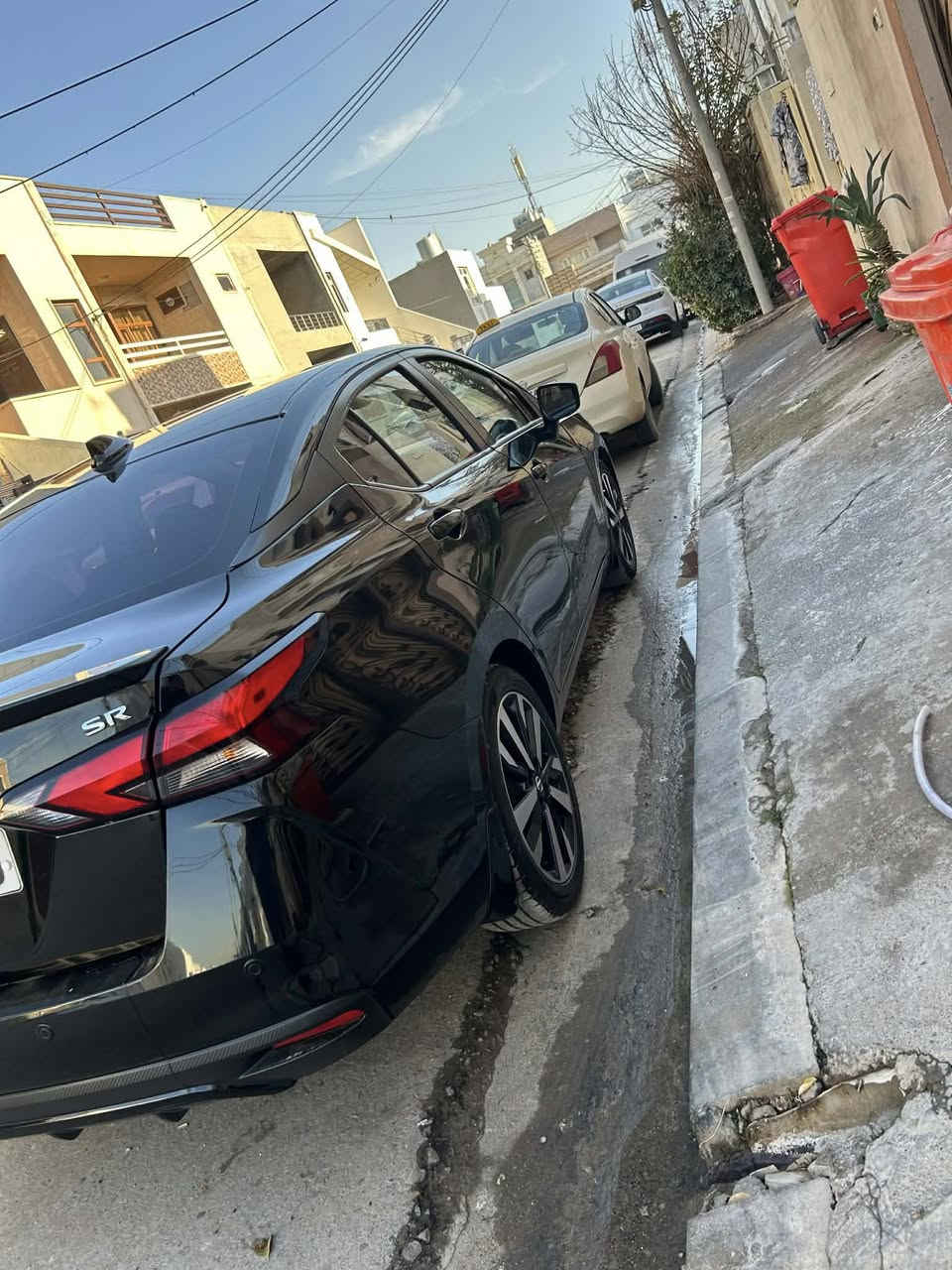 نيسان فيرسا SR 2022 فول مواصفات
رادار امامي خلفي اشاير بل مرايه بصمه تشغيل عن بعد 

رقم وسنويه جديد شرط التحويل ماشيه 88 مايل قطعتين صبخ بدون دواخل باب خلف السايق +ونص الجاملغ الخلفي السايق 

مكان السياره اربيل السعر 125 وبيها مجال بسيط

رقم تلفون *********** واتساب موجود
