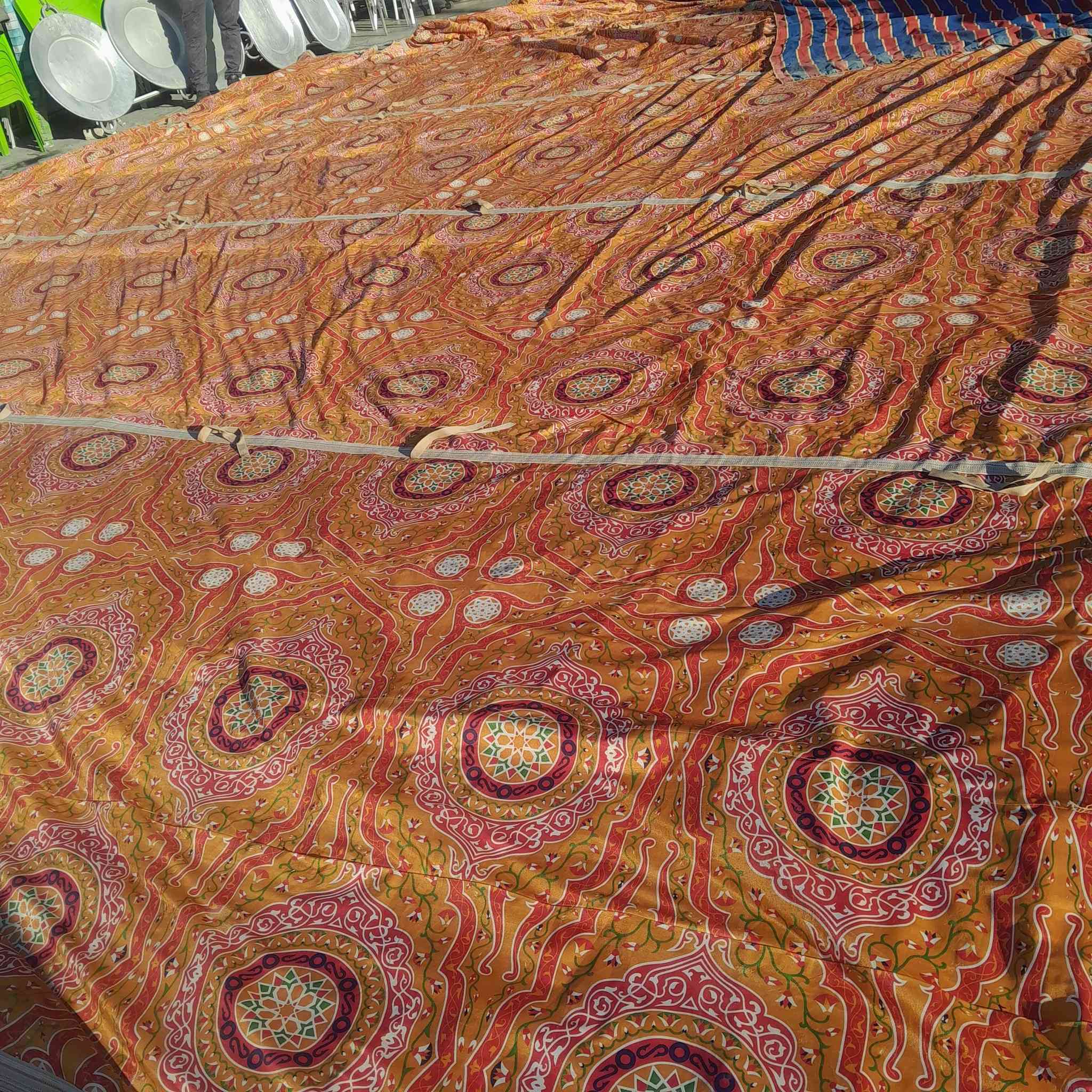 السلام عليكم جادر للبيع شبح العرض ٥ ونص والطول ١٨ متر ١٠ اقواس قطعتين قماش مستعمل نظيف كلش السعر ١٥٠٠ وبي مجال مكاني بغداد السيديه ***********
