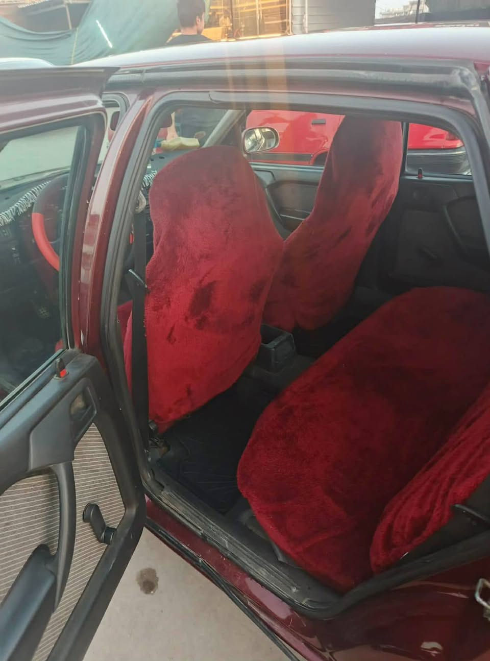 مودل 1991
ڕەقەم سلێمانی 
بیتاقەی بەنزینی هەیە
چوار تایەی تازە
مه كينه 20 
به شه رت تحويل غرامه براوه
*********** كركوك, العراق
