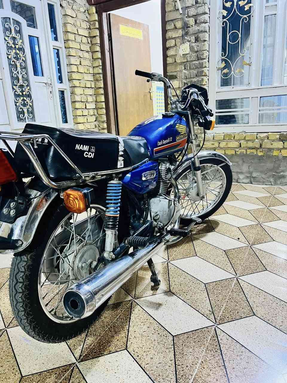 سلام عليكم
دراجه 4كير 
دراجه خير من الله نضيفه
كهربائيات كله شغاله دراجه ما نقصه أي شي 
كفاله
عنواني واسط قضاء الحي 
***********
