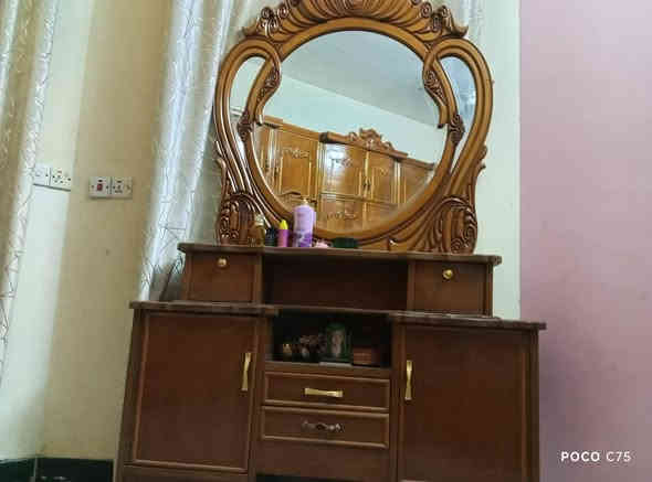 اسلام عليكم ورحمة وبركاته اخوان غرفه نوم ام 6 للبيع او امراوس مستخدمه شهر الغرفهه نضيفه المكان بغداد البلديات  لا تواصل ***********
