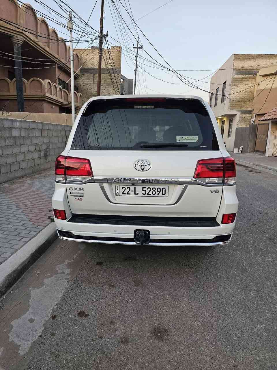 سلام عليكم لاند كروز شركه جيهان سياره نضيفه ماشيه 80الف كفاله عامه من صبغ وضربه بيها سونارين سعرها 530مكان سياره كربلاء ***********
