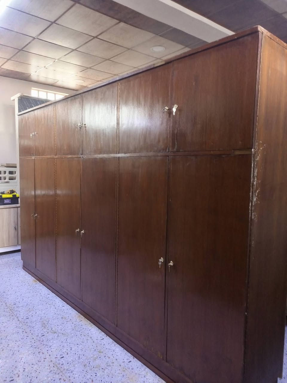 كنتور صاج عراقي 6ابواب ابو ملحق السعر 225 الف  العنوان كركوك دوميز معرض يونس نجار للاستفسار ***********
