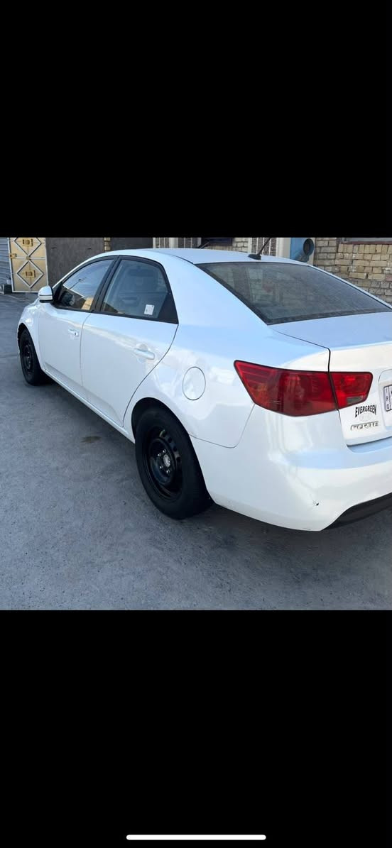 سلام عليكم فورتي 2013 للبيع فقط 
وارد امريكي 2000كير ايتي المرغوب 
حادث جاملغ وبنيد وبابين كلير فقط 
مكينه كير مكفولات 
تبريد ثلج منضومه جديده
صدر امامي خلفي جديد 
تخم تاير جديد 
منضومه زنون 
دوشمه جديده 
تحكمات ستيرن جهتين 
سياره جاهزا كل نقص مابيها ممشتغله تكسي 
بشوف احلا من الصور 
رقم بغداد انكليزي تحويل ثاني يوم 
مكاني بغداد البياع 
السعر 92وبيها مجال 
رقمي ***********
