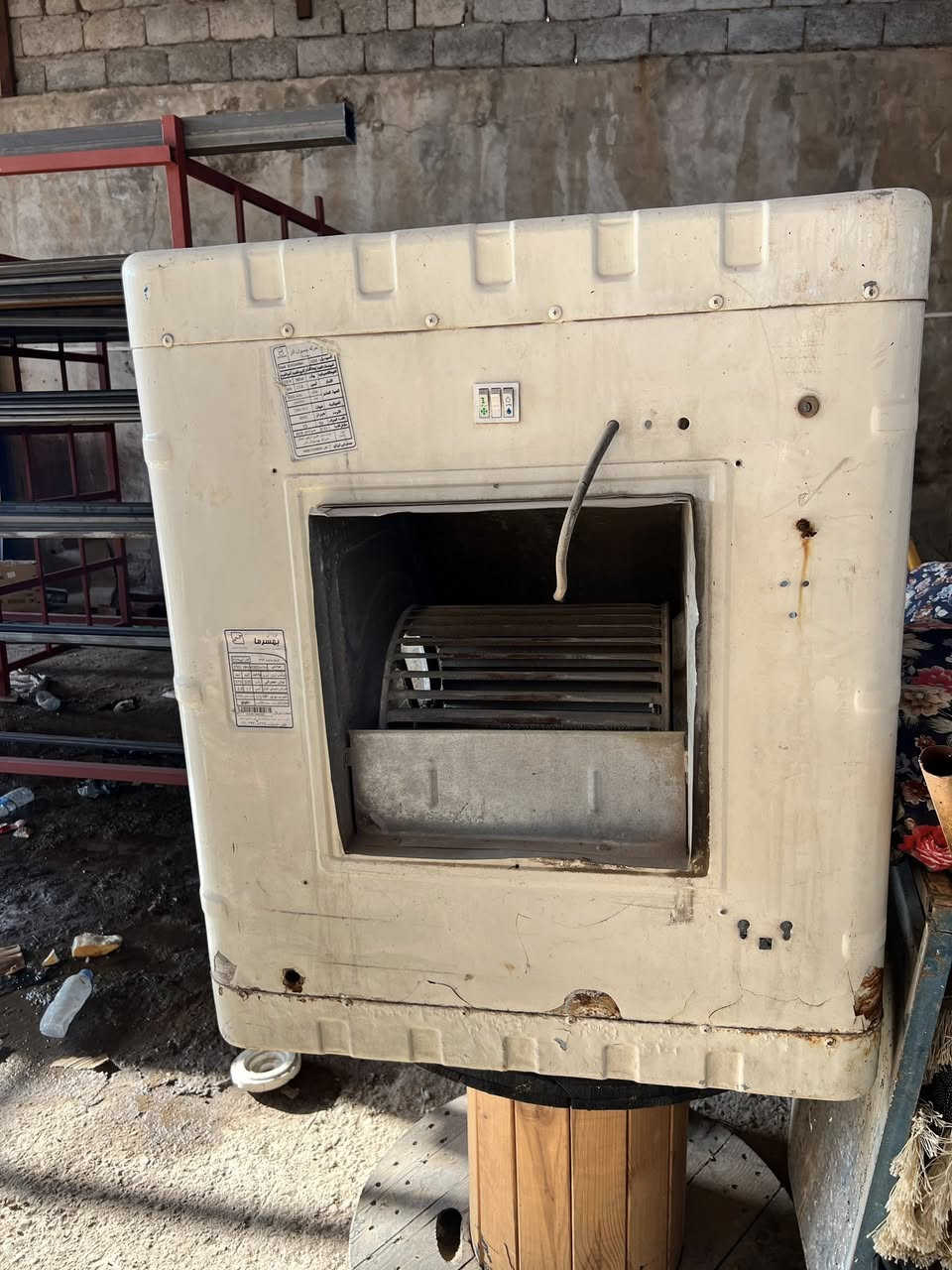 للبيع مبردة 2ونص نضيفه
ماطور مبردة باب اول نحاس اصلي كبير 
قفاص طيور 
تلفزيون


**إذا كنت صاحب هذا الإعلان وتريد حذفه لأي سبب، رجاءا أرسل رسالة إلى الدعم الفني**