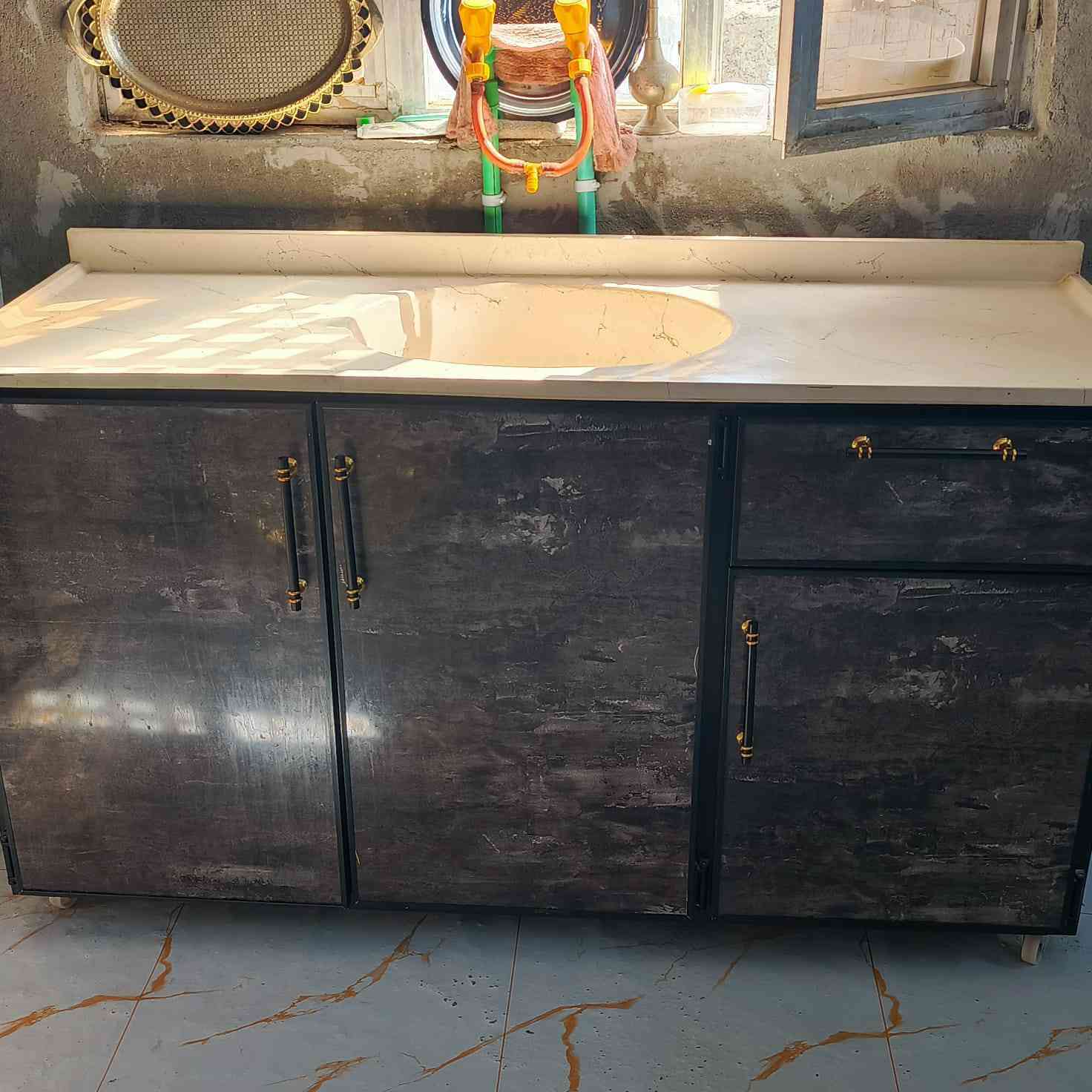 السلام عليكم كاونتر الله شاهد جديد اخذته مترين ونص رايده 450الف المكان بغداد ابو غريب حي الشهداء ***********
