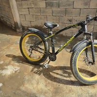 بايسكل دبادة للبيع بي عطل بالتاير الورة يمكن مكينة او سنها  60 الف قفل...