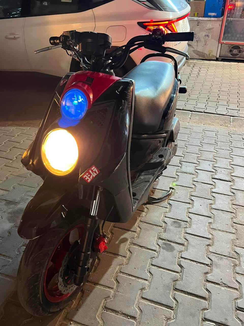 سلام عليكم سكنس جبلي  للبيع قبل اسبوعين نازله رمبه اطيك بيها مكاتبه وكفاله سرقه وبيها المكاتبه مال شراء من رمبه مكينه لا مفتوحه لا تبخير لا تنقيص كفرات حلوه ونضيفه سعر 1350 وبيها مجال بسيط  العنوان الاعظميه شارع 20 رقم الهاتف ***********
