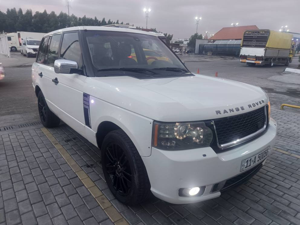 السلام عليكم رانج لوفر اوتماتيك موديل 2009 السياره اخوان مكفوله من الرقم للرقم وجاهزه مجهزه وجديده جدا لا ضربه ولا صبغ ماعده الدعاميات صبغ فقط مكينه وكير بلكارتون شرط 8 سلندر تفس طبيعي المرغوب اقتصادي جدا وعلضمان شرط صرف بانزين اكسنت للامانه غرفتها جديده تخم تاير جديد السياره فول مواصفات كلشي الي ابالك بيها السعر 120 قفل قفل بدون عمله مكاني بغداد السيديه تقاطع درويش رقمي *********** وبلعافيه عليه الياخذها بغداد, العراق
