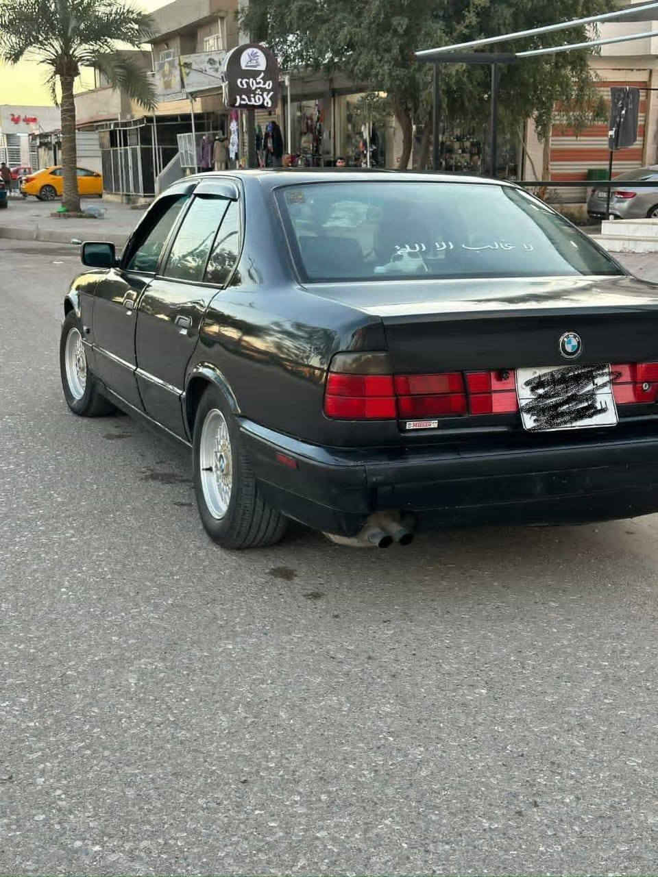 سلام عليكم بي ام موديل 1991
حجم 525i اصل وفصل 
گير اوتماتيك 
محرك وكير و اكسل بالشرط 
صدر 70٪ 
تخم تايرات نظيف داخل جلد 
2 جام كهرباء 
منظومه زينون اصلي 
سنوية ما ساقط لحد شهر السابع 
دفتر بانزين بيها 
قفل مركزي اربع بواب سنتر لوك 
شرط بدون خياس شاصي سليم 
سعرها 60 مكاني كركوك 
شرط تحويل وغرامات وقانونيات 
سيارة مال بيت نظيفة وجاهزة شراي خاص


**إذا كنت صاحب هذا الإعلان وتريد حذفه لأي سبب، رجاءا أرسل رسالة إلى الدعم الفني**