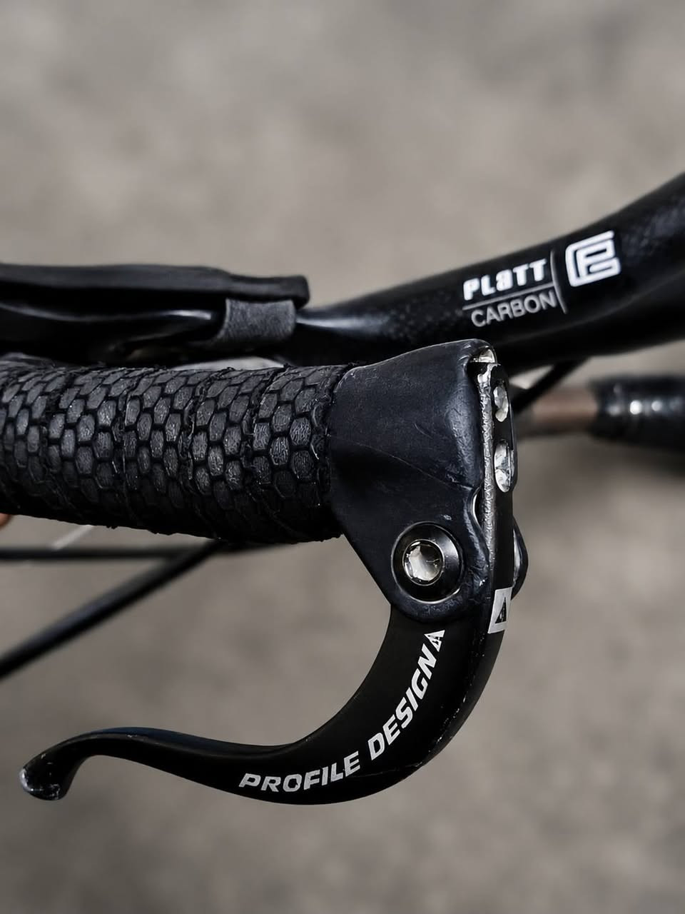 ستيرن ضد الساعه كامل
سكتات كاربون PLATT CARBON
بدالات ميكانيك SHIMANO
بريكات+ستيرن PROFILE DESIGN

                        🔵متوفر توصيل جميع المحافضات
للتواصل خاص او واتساب🟢***********
