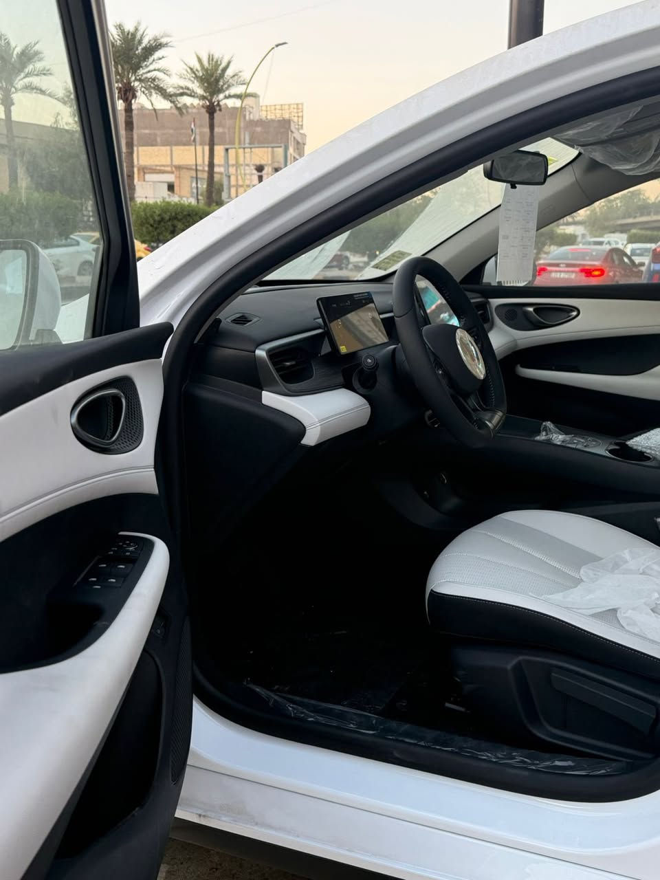 من معرض الاخوين توفر
🚗🔥 BYD SEAL 5 — يجيك بجنح كاربون فايبر وويل كروم يخلي الستايل غير شكل!

السعر: 19,300 دينار عراقي فقط نقد شامل الدلاليه 
التفاصيل • موديل 2025 
كامل ملحقات 
🔋 المحرك والتقنيات
 • محرك 1500cc اقتصادي (Hybrid + Electric + Petrol)
 • تبريد أمامي وخلفي قطعتين
 • كير ماوس
 • بصمة + كارت دخول ذكي
 • شاشة وسطية
 • كامرة خلفية
 • حساس خلفي + واقيات طين امامي وخلفي 

💡 الإضاءة والتصميم
 • جنح كاربون فايبر (جناح خلفي مميز – لمسة هجومية فاخرة)
 • لايت زنون
 • بك لايت LED
 • ويل كروم 
 • داخل جلد لون أبيض
 • تحكم مقود جانبين

✨ سيارة فخمة… هجومية… واقتصادية بنفس الوقت

تجربة قيادة مختلفة وتفاصيل تليق باللي يدور على شكل + أداء + تقنية.

📍 العنوان: بغداد – الوزيرية – قرب قاعه الريان 
للاستفسار 

📲***********
📲0771273449
📲***********
