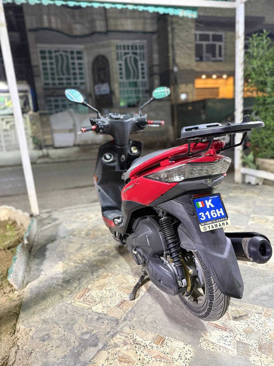 مكلف بالنشر هذا رقم صاحب الدراجة ***********
السلام عليكم سكنس لد حديث نوزل قبق نفخ ياباني 
ماشية 31 الف بيها فقط القطعة اليمين واليسار مال المصدات مبدلات بقطع اصلية شرط اصلية الدراجة خير من الله شلعة ومعدل ومكفولة كفالة عامة
